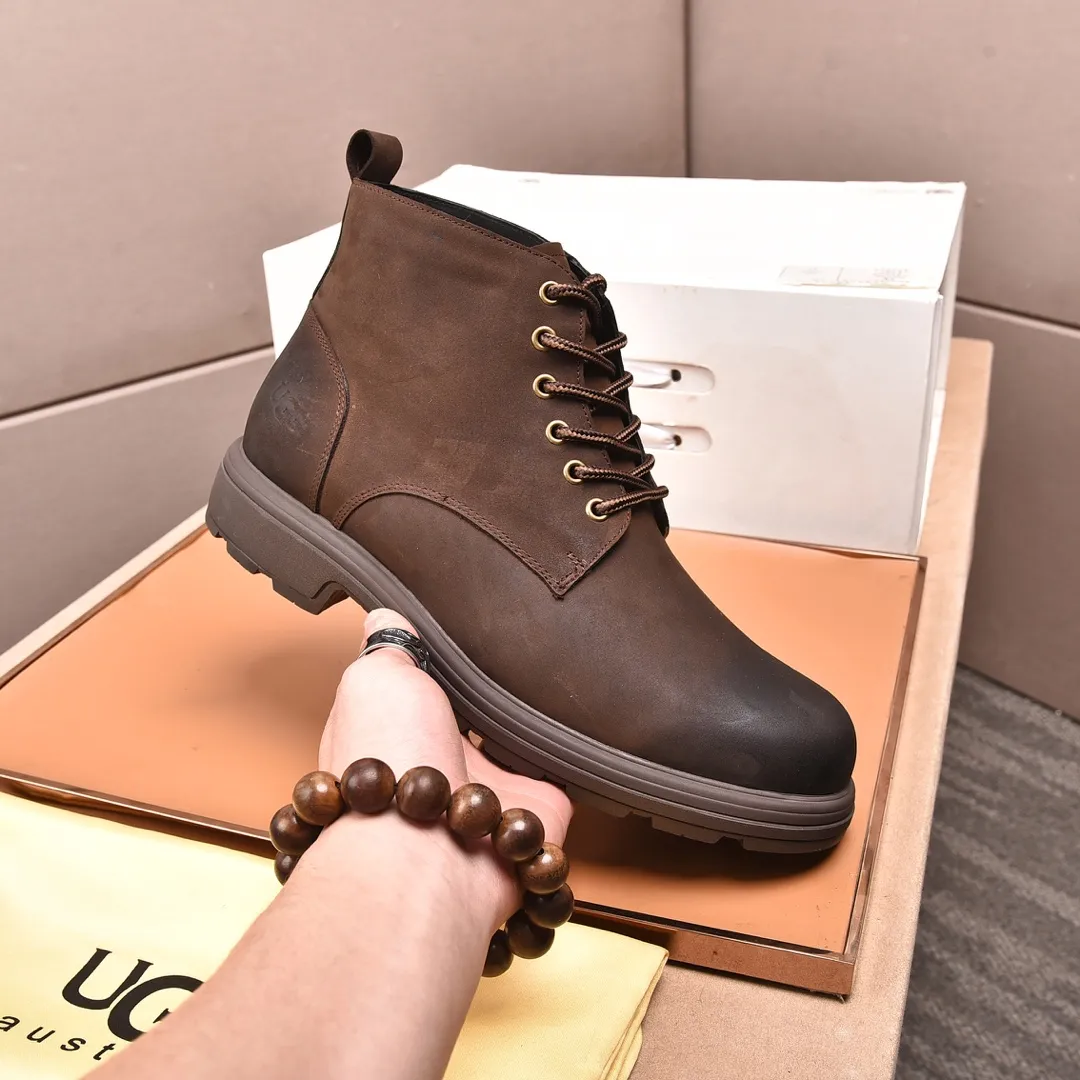 Men's shoes 💰640 (full genuine wool lining, 10% off for fake ones) Please pay attention to the quality of the original item and compare the thickness of the wool 🏮🏮 Popular UGG men's shoes from Australia's warm luxury brand, the official website is synchronized, Beckham men's style..., made of imported first-layer waxed cowhide, waxed toe cap, Australian real wool velvet lining Carefully sewn...Imported rubber Martin boots outsole (comfortable, soft and wear-resistant). I really like the quality..Exquisite workmanship. You can't put it down at first sight. Size 39-44